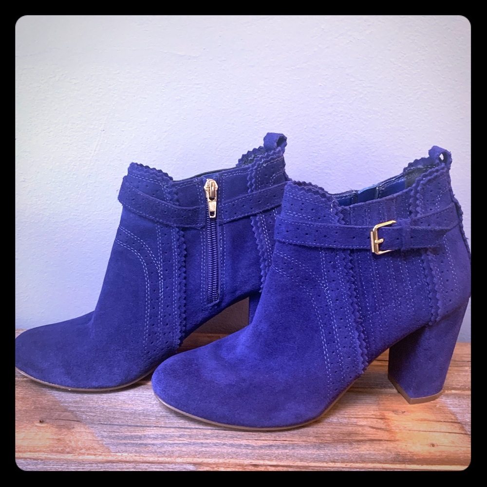 Beautiful Dolce Vita suede booties 7.5